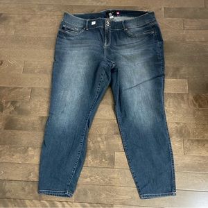 Torrid Size 28T High Rise Medium Wash Blue Jeans Inseam 29 with 3 Button Detail